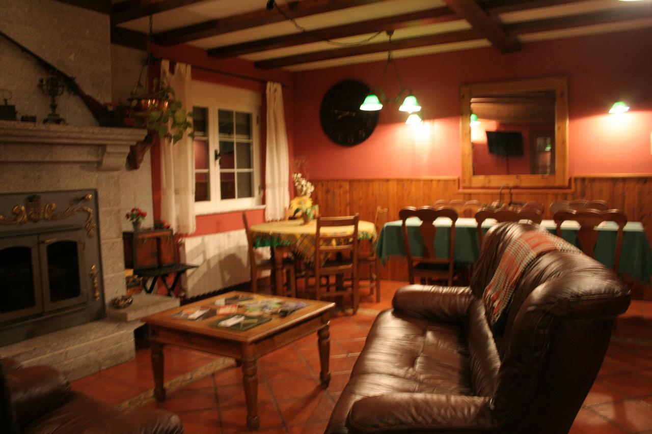 La Casona De Collado Casa de hóspedes Hoyos del Collado Exterior foto